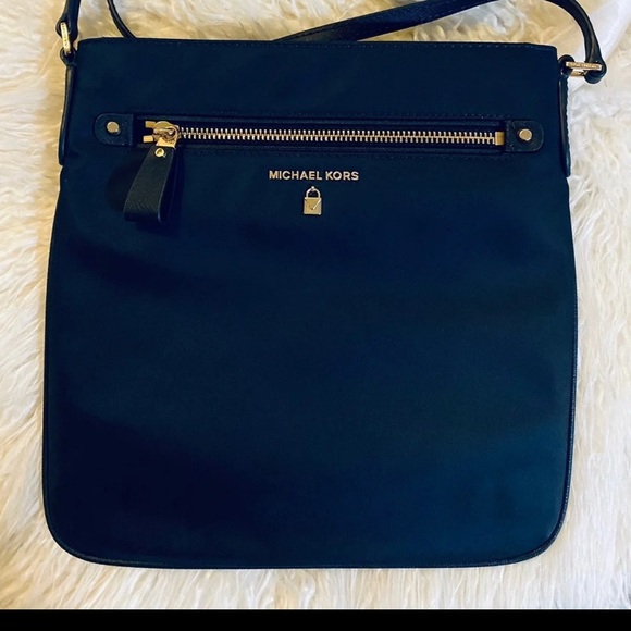 Michael Kors Handbags - Michael Kors Kelsey Nylon/leather Crossbody NWOT